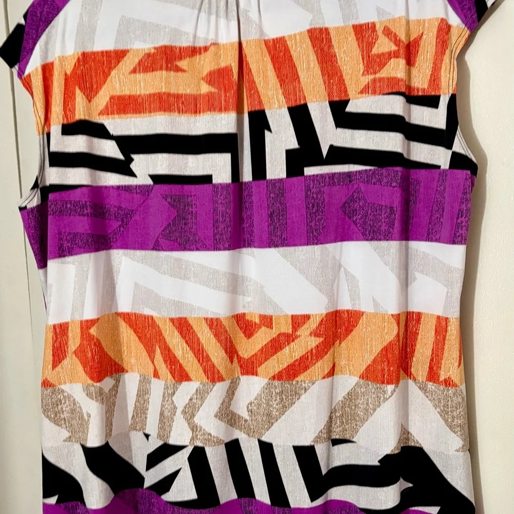 Colorful Geometric Women's Top - Picture 4 of 6